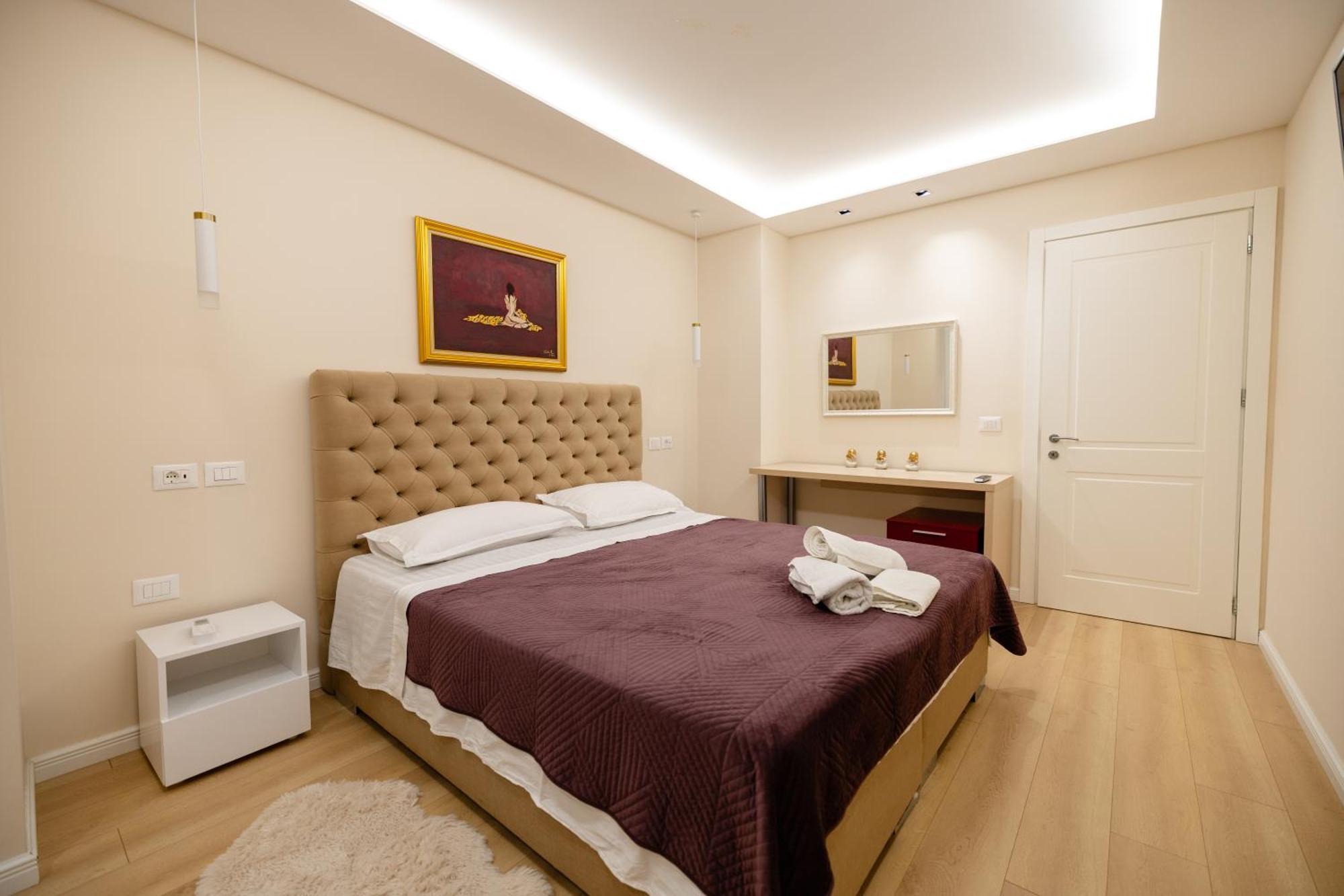 Luxury Center Observatori Apartment ติรานา ภายนอก รูปภาพ